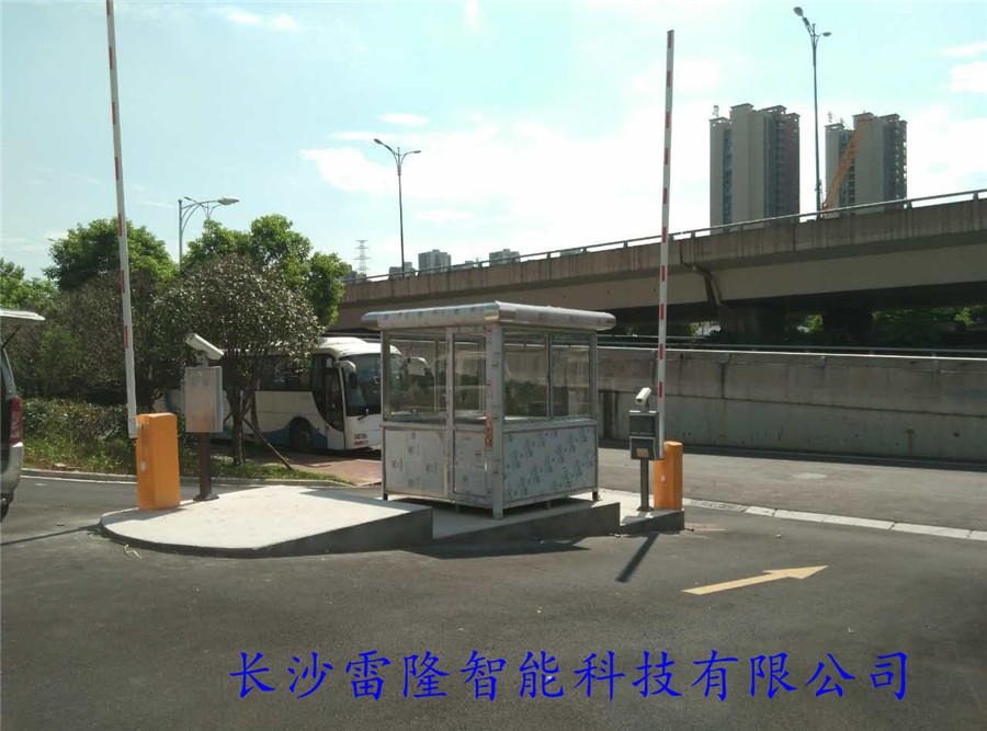 岳麓區(qū)誠心園停車場